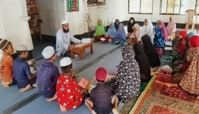 হারিয়ে যাচ্ছে চিরচেনা মক্তব শিক্ষা, ধর্মীয় জ্ঞানের আলো থেকে বঞ্চিত শিশুরা